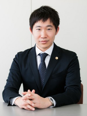 岸田弁護士　写真